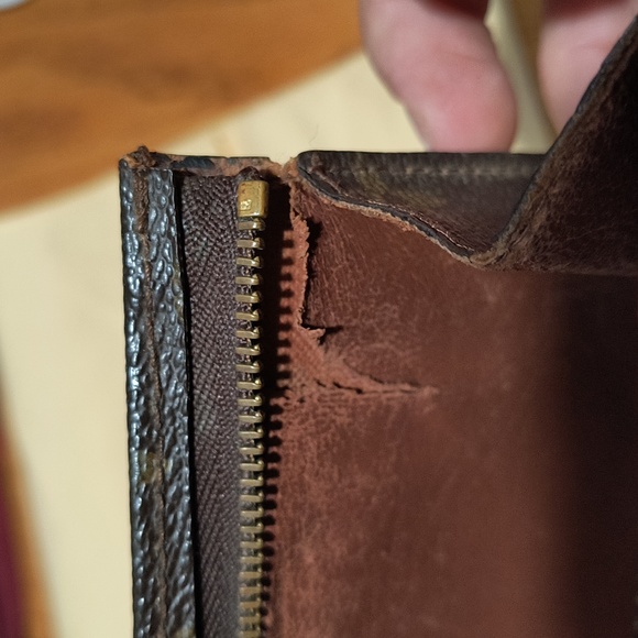 Authentic Louis Vuitton Monogram Poche Toilette 19 M47544 Cosmetics Pouch - Picture 8 of 16